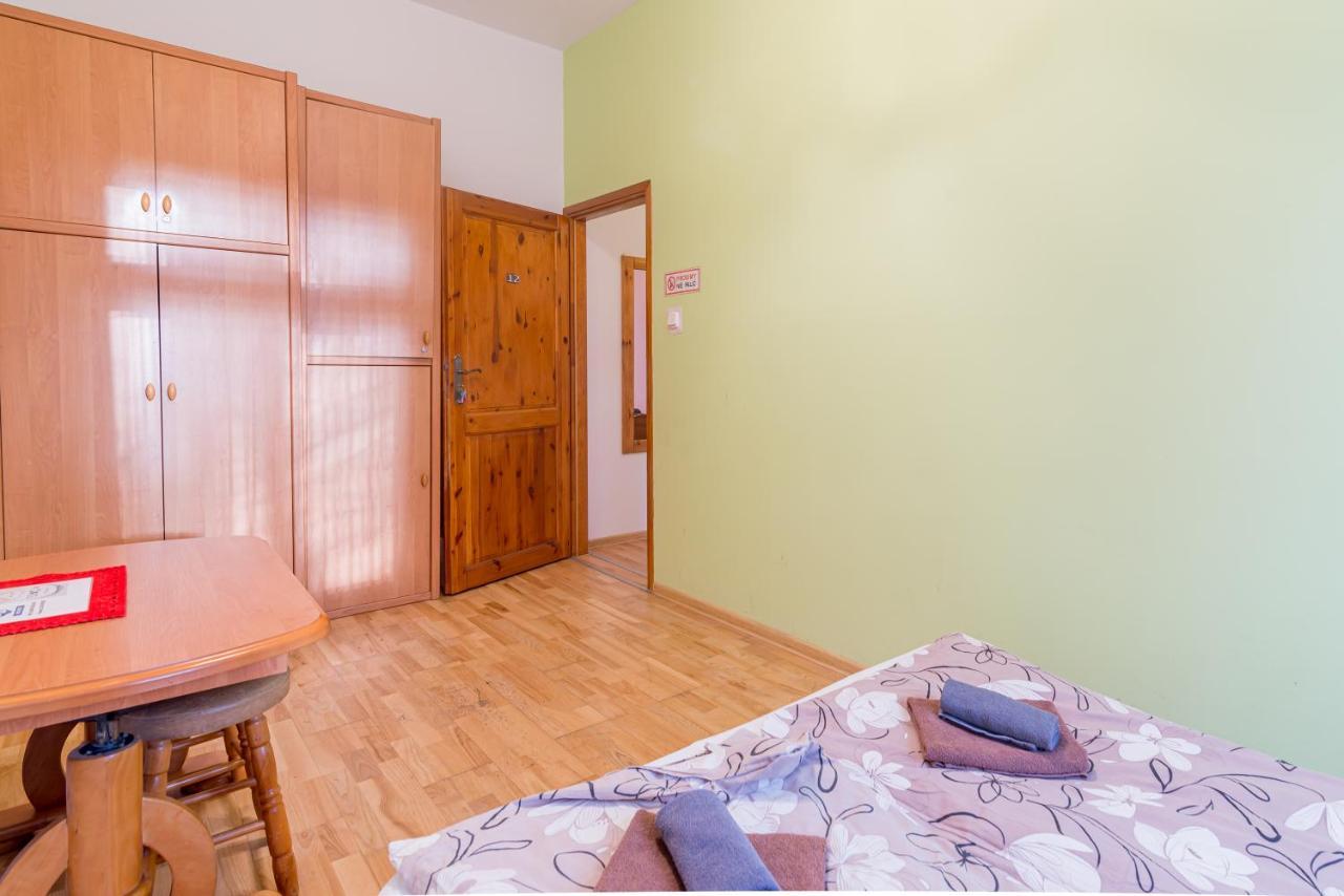 Room Near The Center Gdansk Bagian luar foto