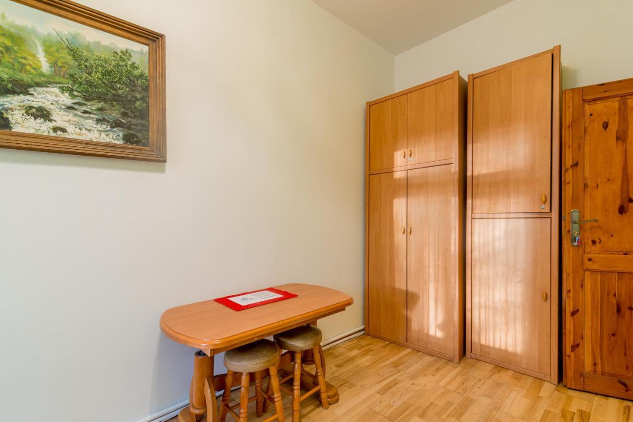 Room Near The Center Gdansk Bagian luar foto