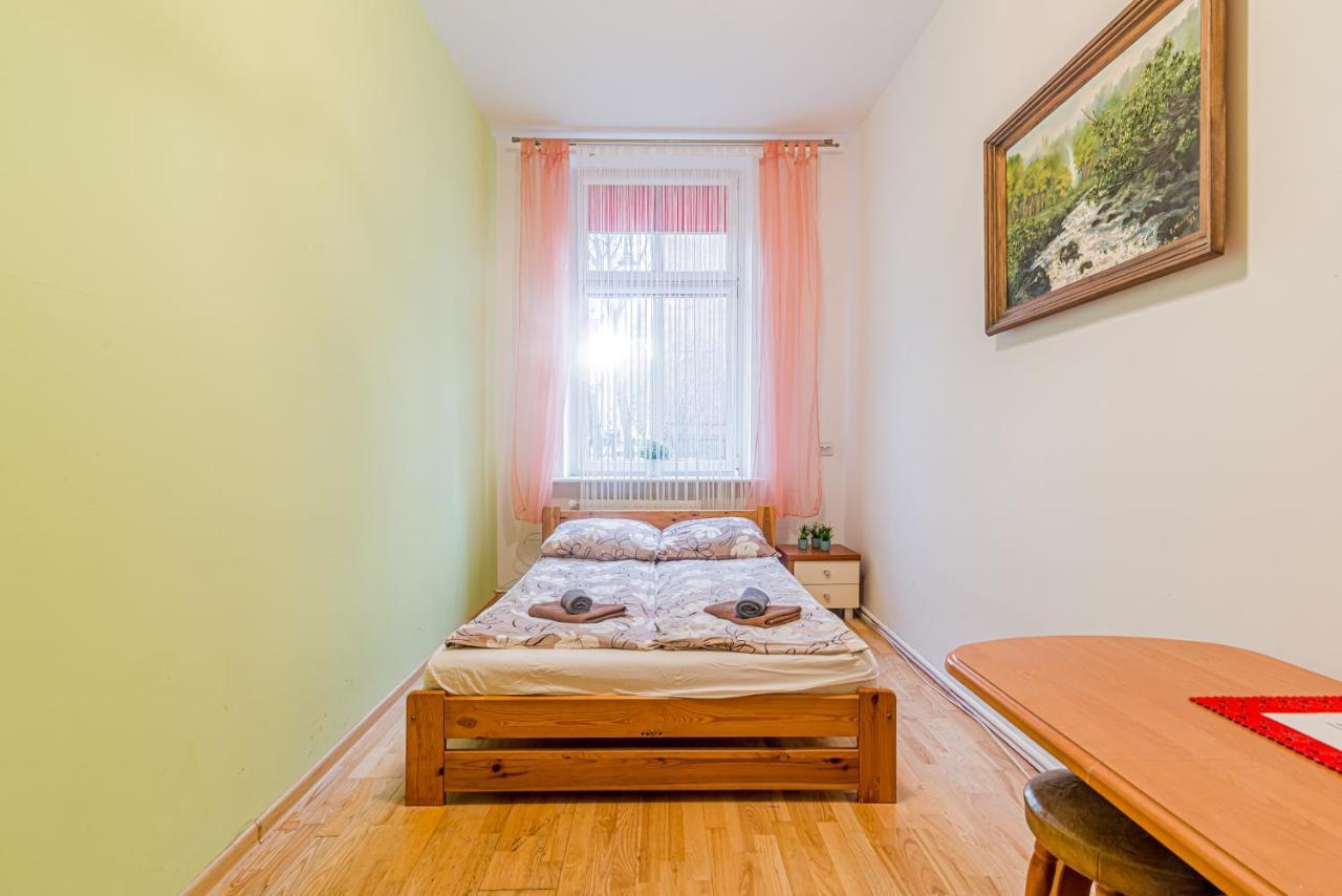 Room Near The Center Gdansk Bagian luar foto